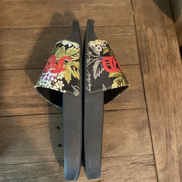 Gucci Blind for Love slides 6